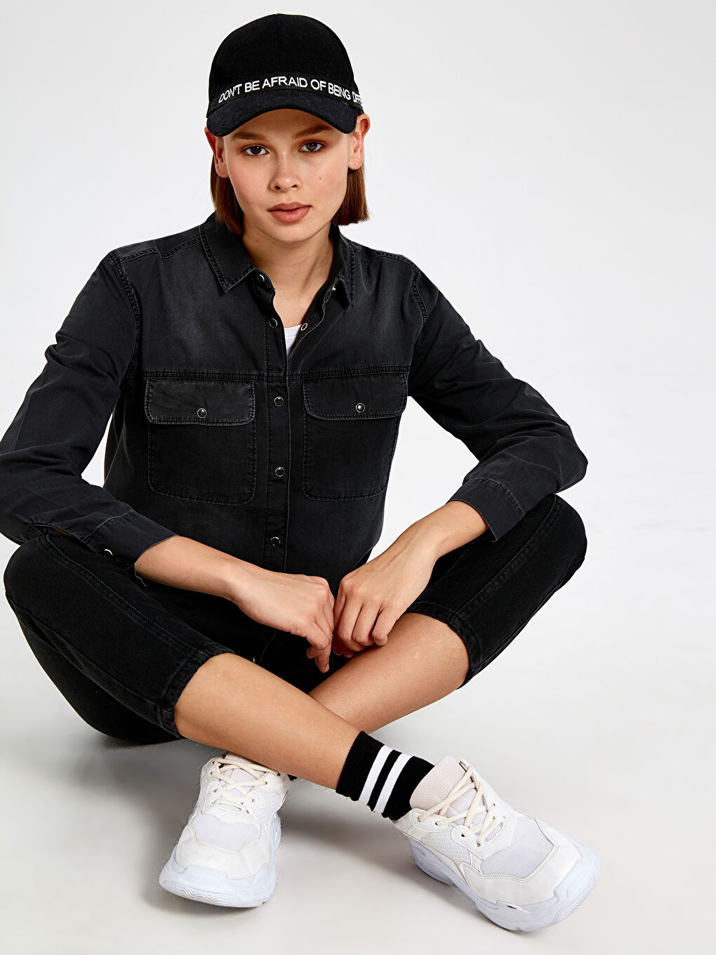 Siyah Standart Fit Uzun Kollu Kadın Jean Gömlek