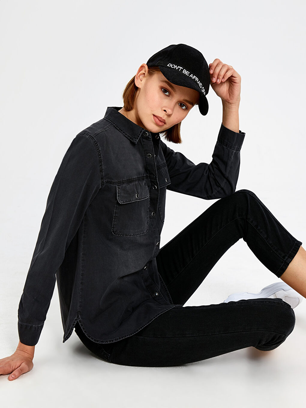 Siyah Standart Fit Uzun Kollu Kadın Jean Gömlek-1