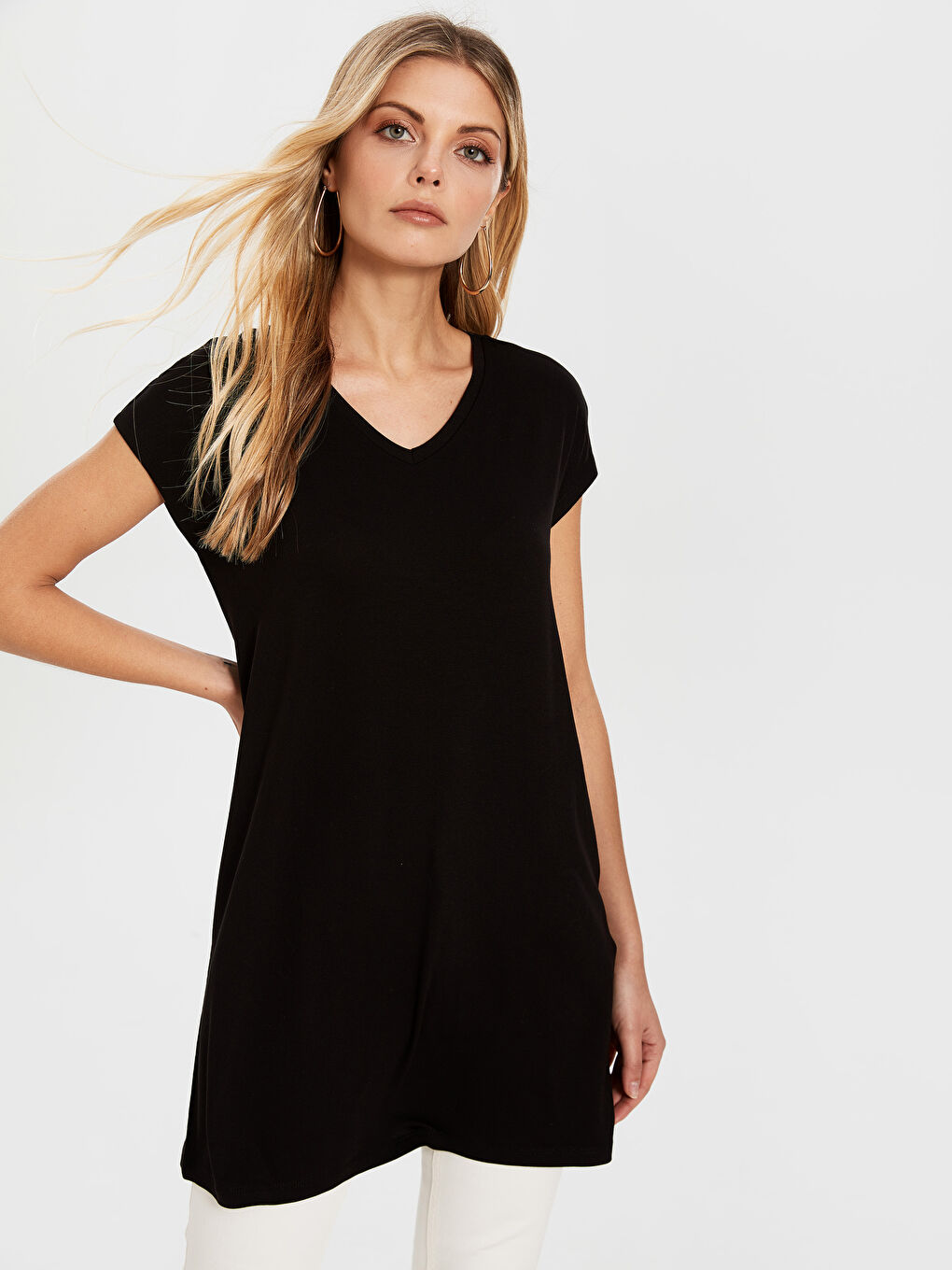 Siyah V Yaka Düz Kısa Kollu Viskon Kadın Tunik-2