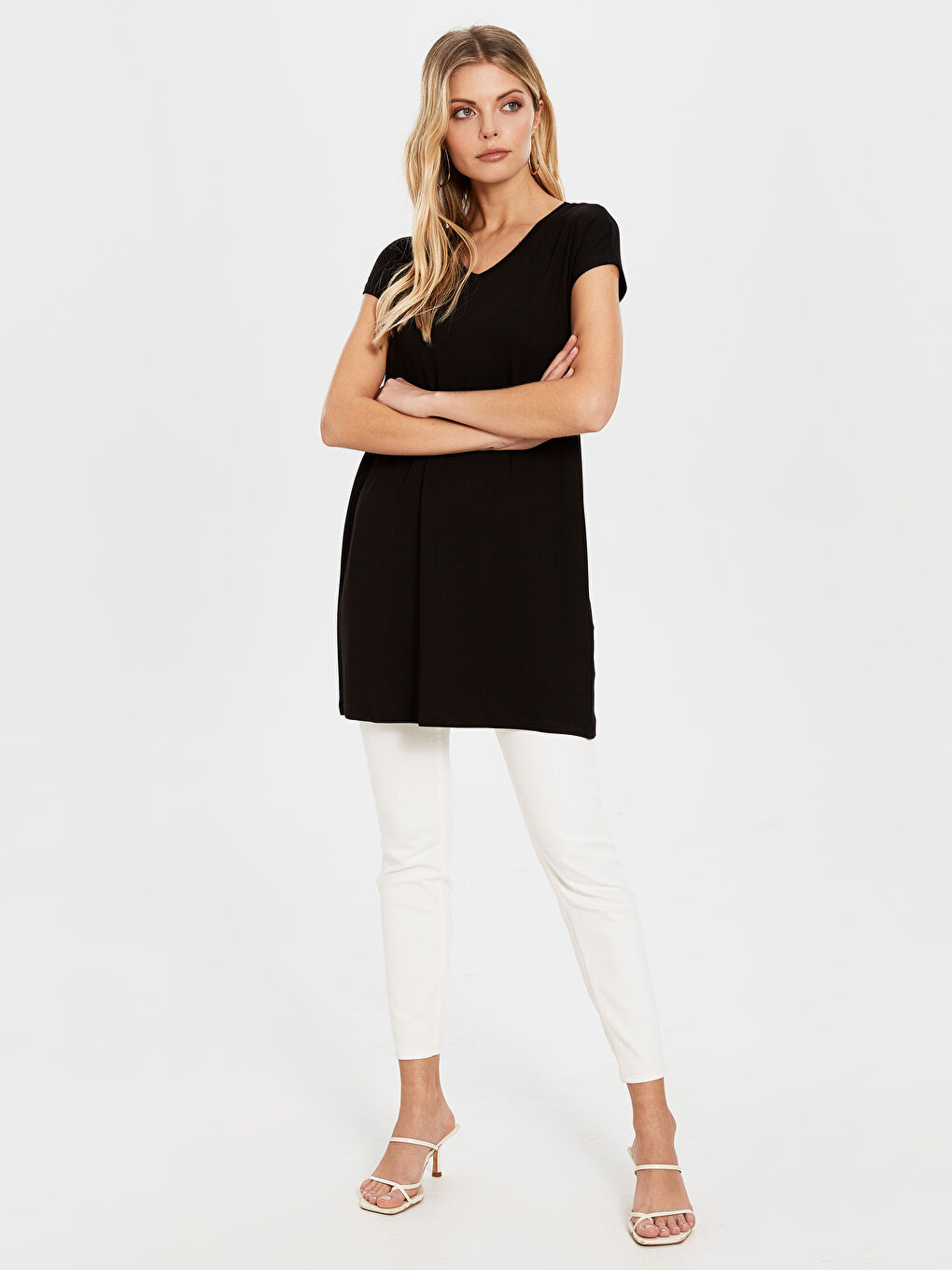 Siyah V Yaka Düz Kısa Kollu Viskon Kadın Tunik-3