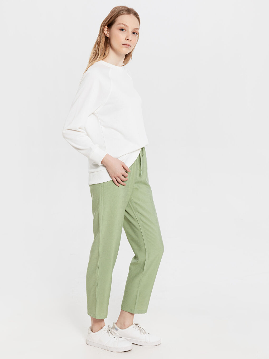 LCW Modest Elastic Waist Ankle Length Harem Trousers -0S8536Z8-CUV