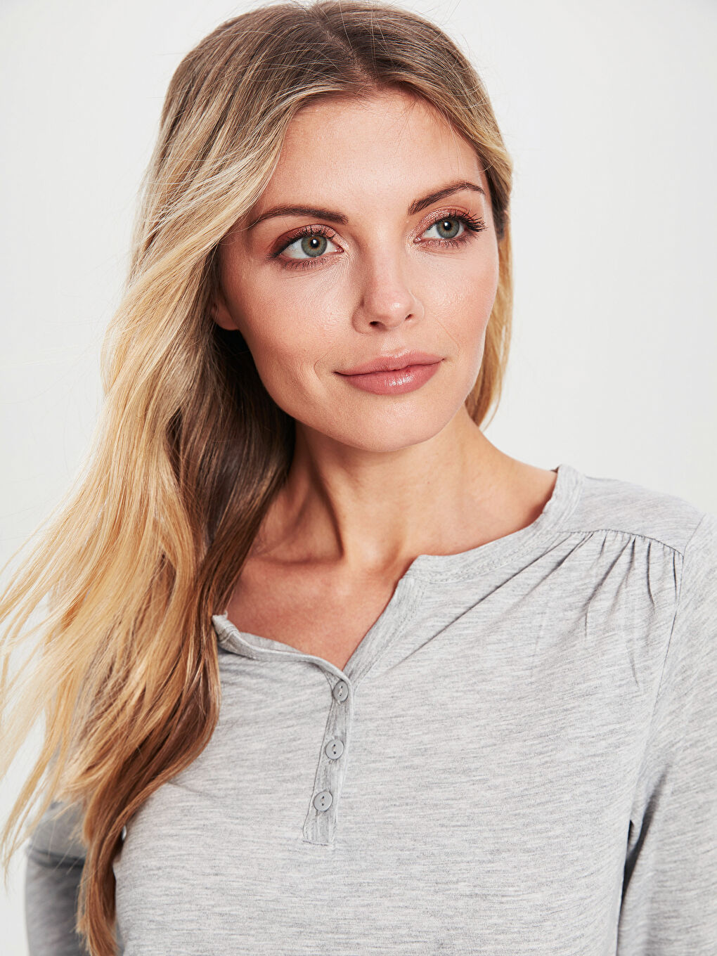 Gri Kaçık Yaka Düz Uzun Kolu Kadın Tişört-3