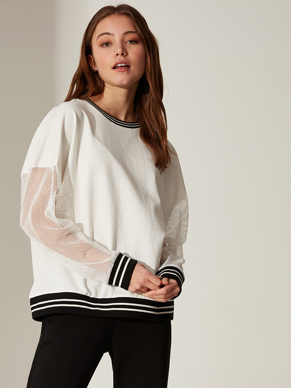 كنزة رياضية برقبة دائرية وكم طويل للسيدات-2