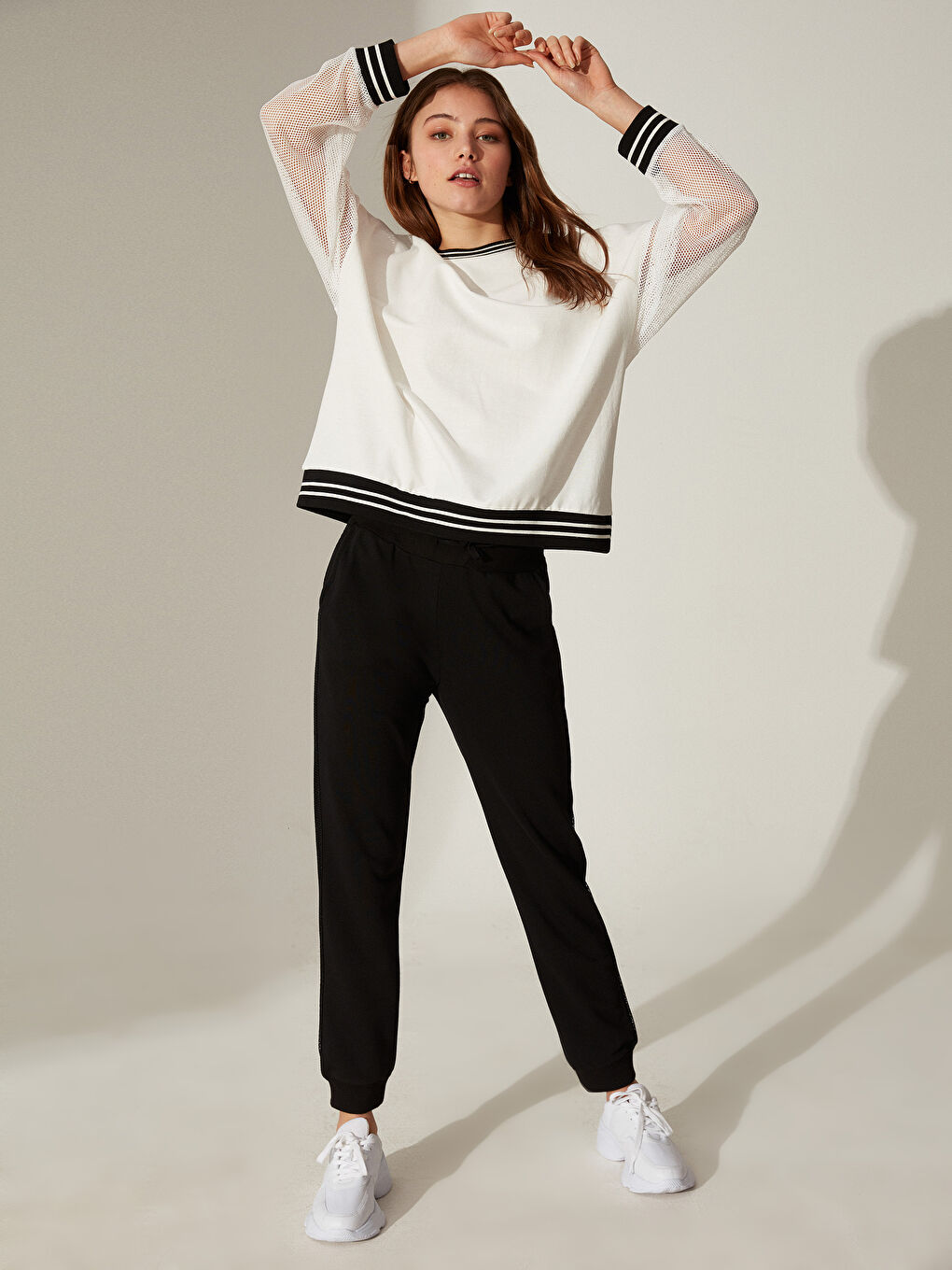 كنزة رياضية برقبة دائرية وكم طويل للسيدات-3