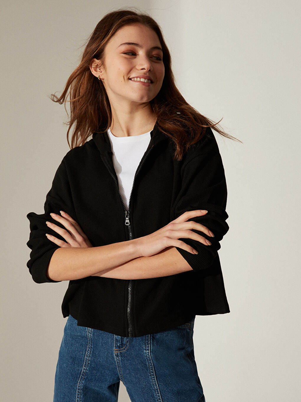 Siyah Kapüşonlu Uzun Kollu Kadın Spor Hırka