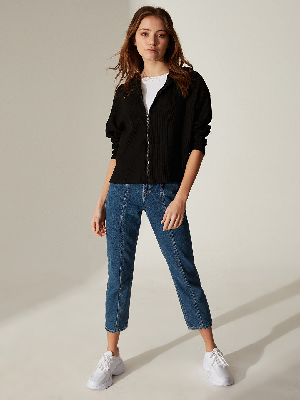 Siyah Kapüşonlu Uzun Kollu Kadın Spor Hırka-3