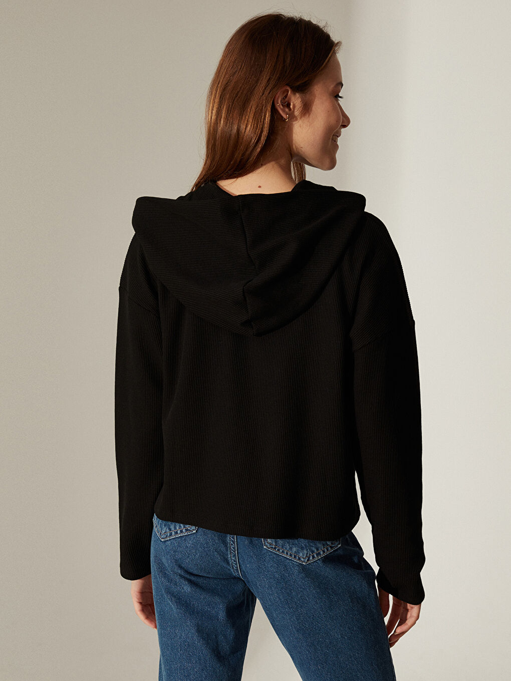 Siyah Kapüşonlu Uzun Kollu Kadın Spor Hırka-4