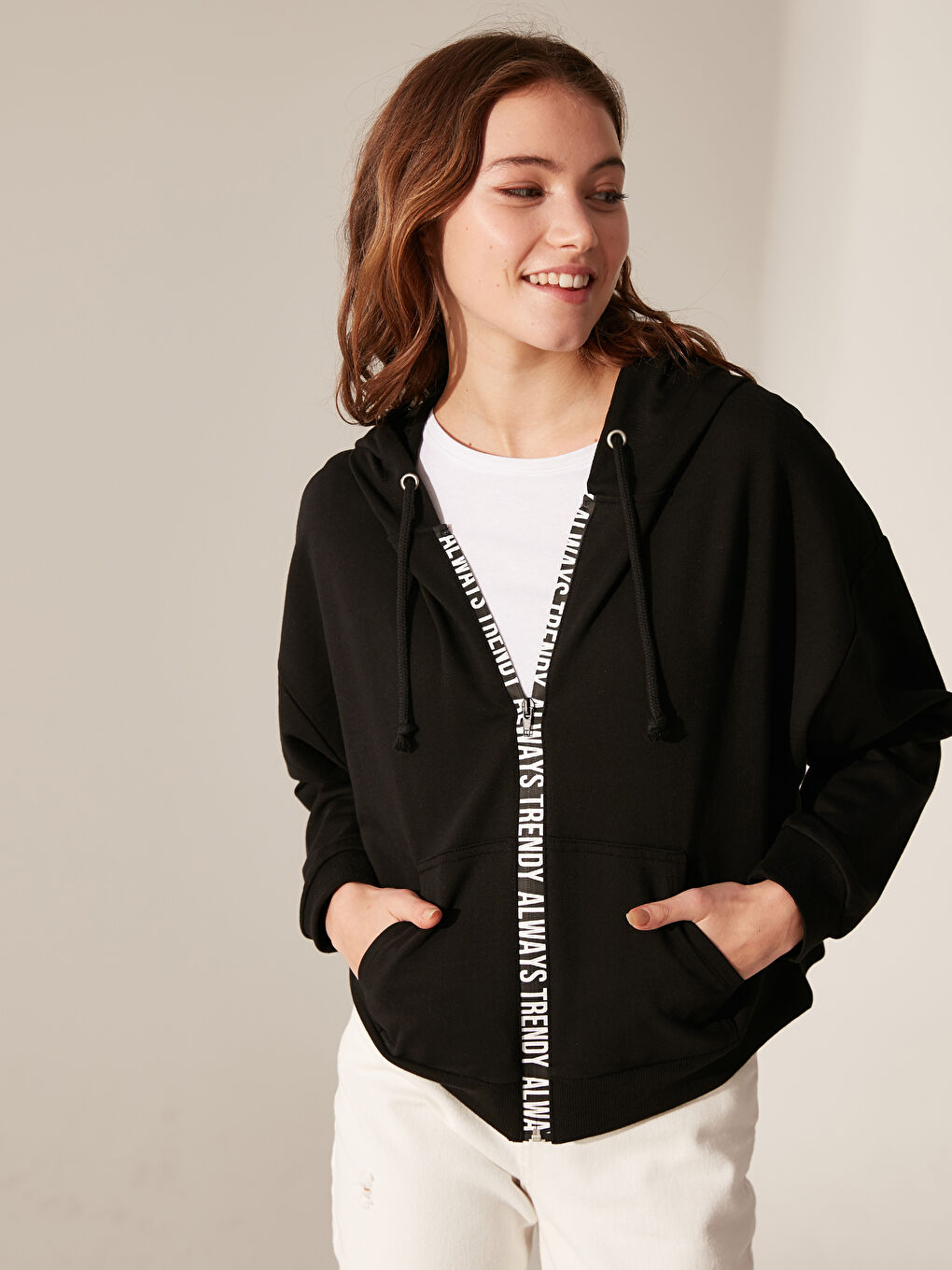 Siyah Kapüşonlu Uzun Kollu Sweatshirt Kumaşı Kadın Spor Hırka-2