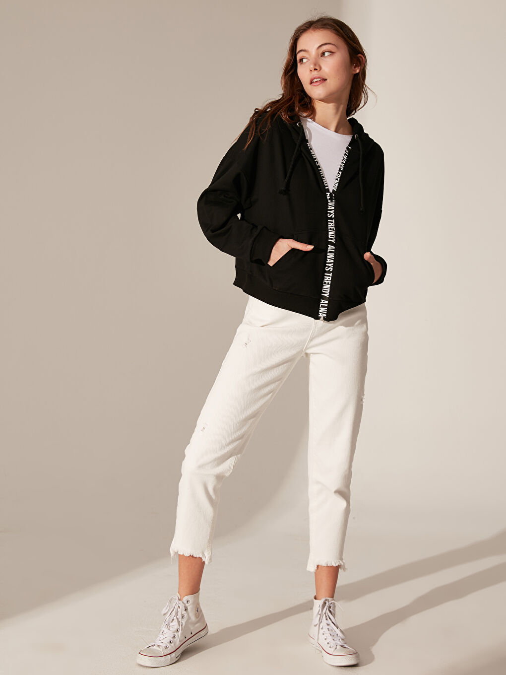 Siyah Kapüşonlu Uzun Kollu Sweatshirt Kumaşı Kadın Spor Hırka-3