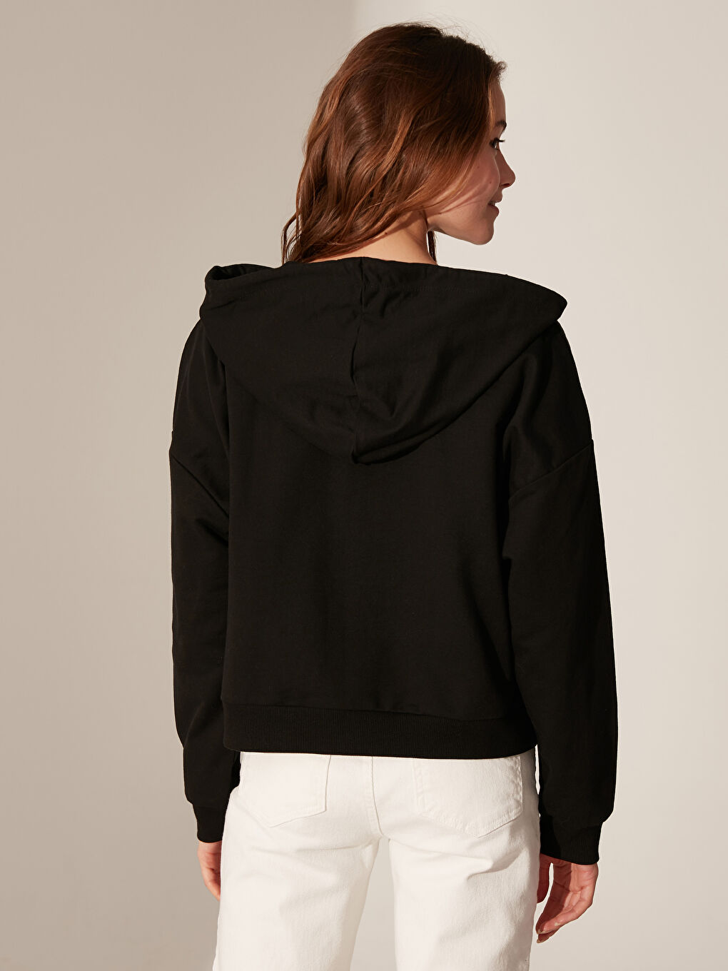 Siyah Kapüşonlu Uzun Kollu Sweatshirt Kumaşı Kadın Spor Hırka-4