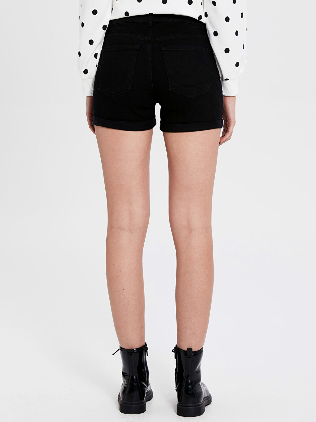 Siyah Normal Bel Cep Detaylı Kadın Jean Şort-2