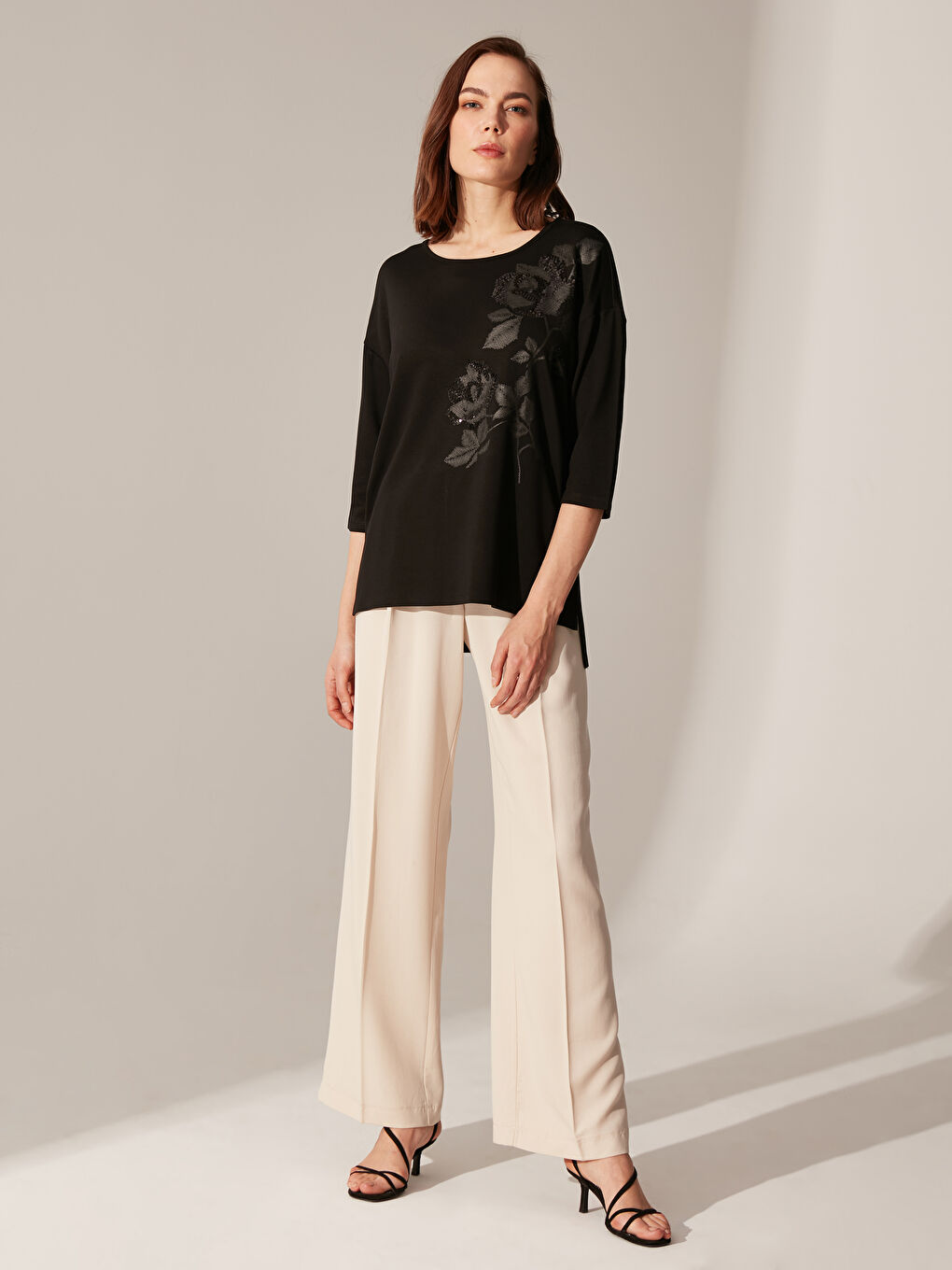 Siyah Pul İşlemeli Uzun Kollu Viskon Kadın Tişört-3