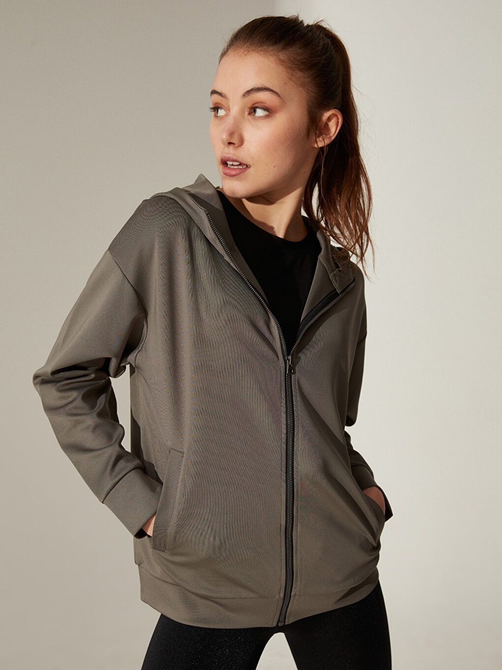 Haki Kapüşonlu Uzun Kollu Dalgıç Kumaşı Kadın Spor Hırka