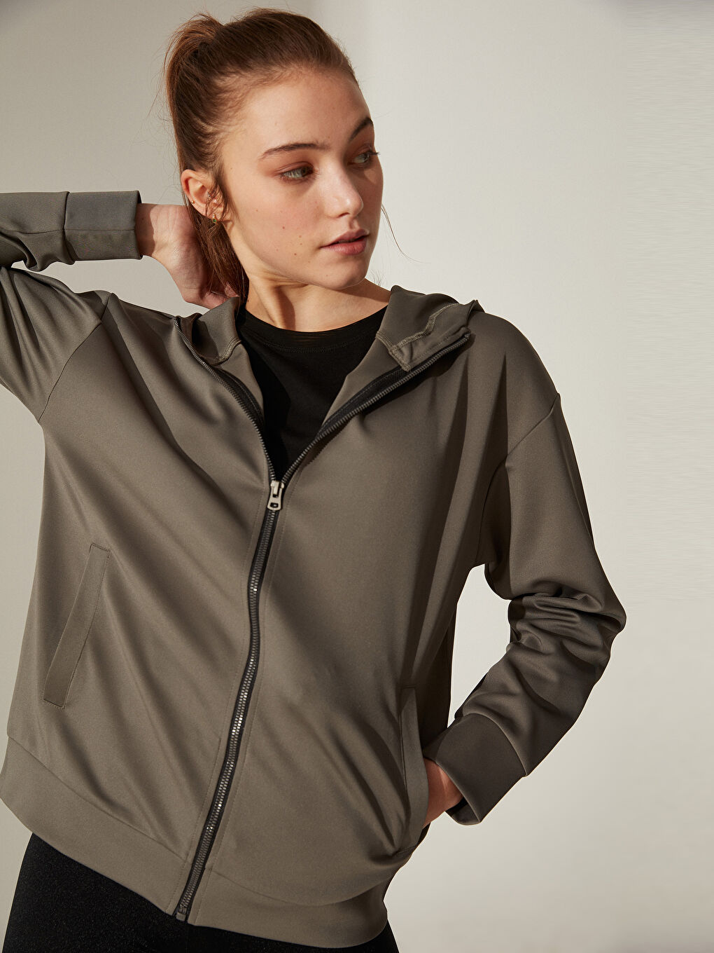 Haki Kapüşonlu Uzun Kollu Dalgıç Kumaşı Kadın Spor Hırka-4