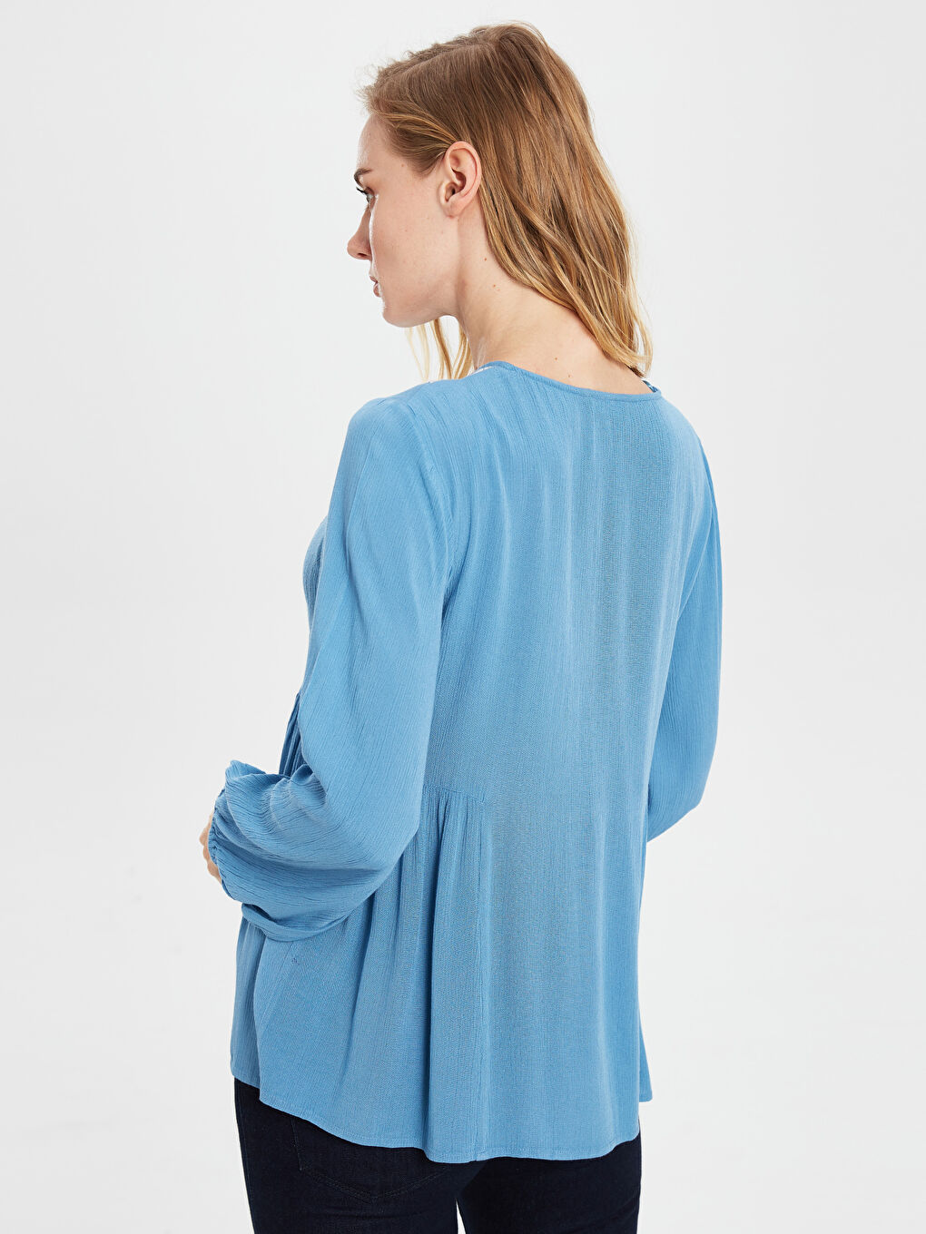 Mavi İşlemeli Viskon Uzun Kollu Kadın Bluz-2