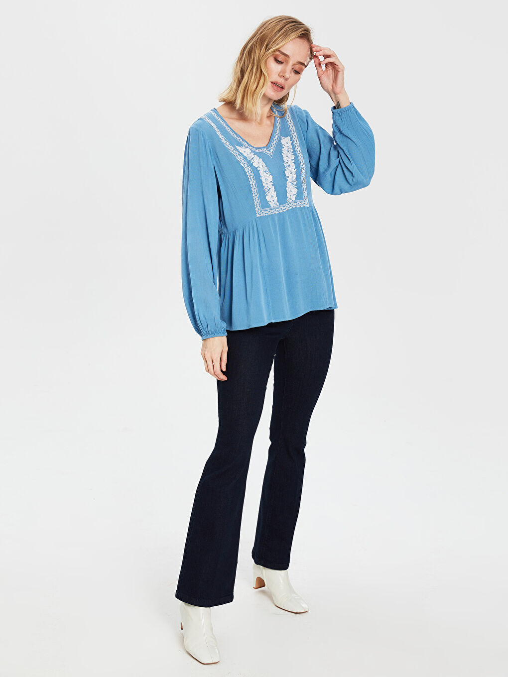 Mavi İşlemeli Viskon Uzun Kollu Kadın Bluz-3