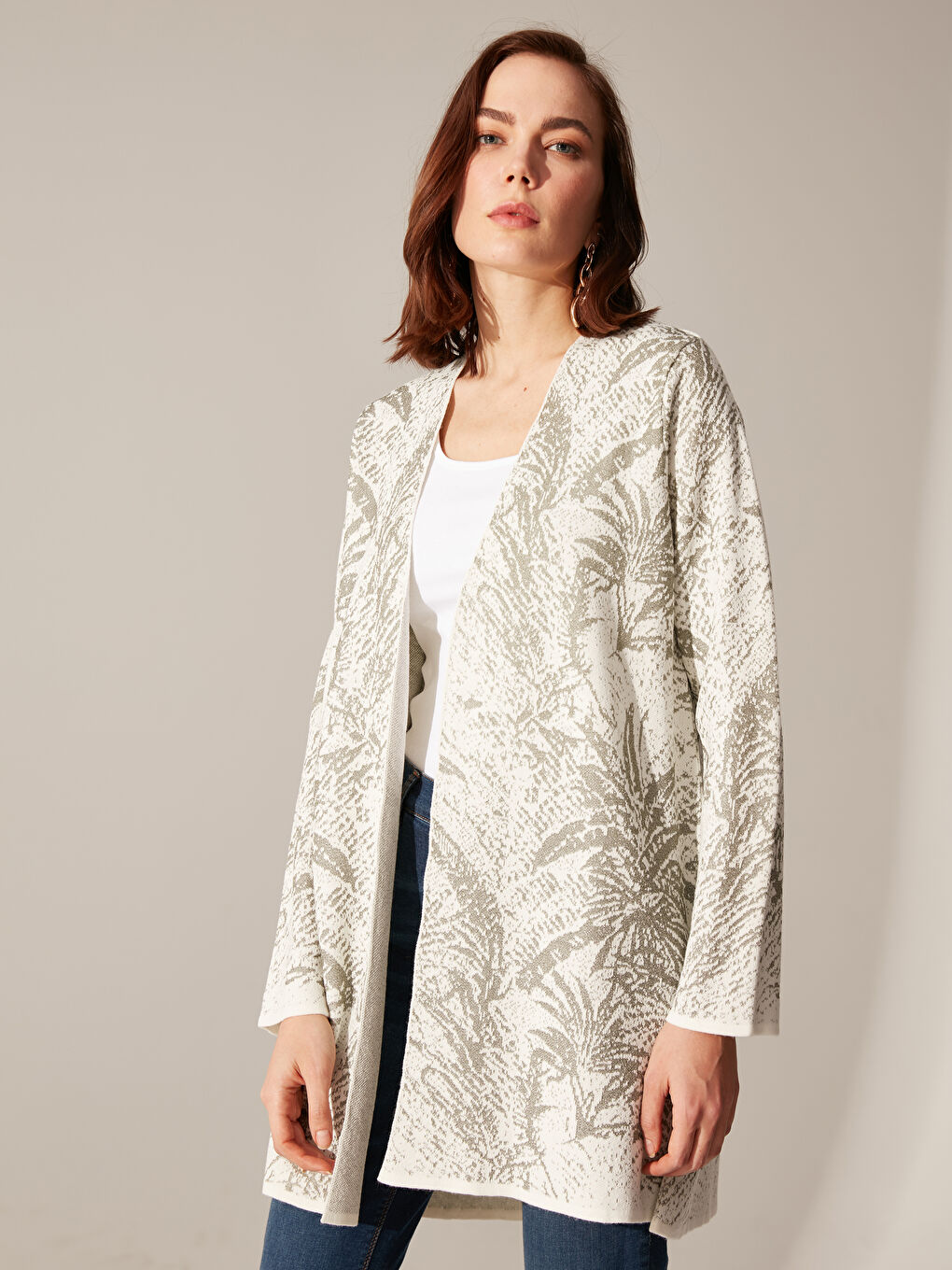 Ekru V Yaka Uzun Kollu Kadın Hırka-2