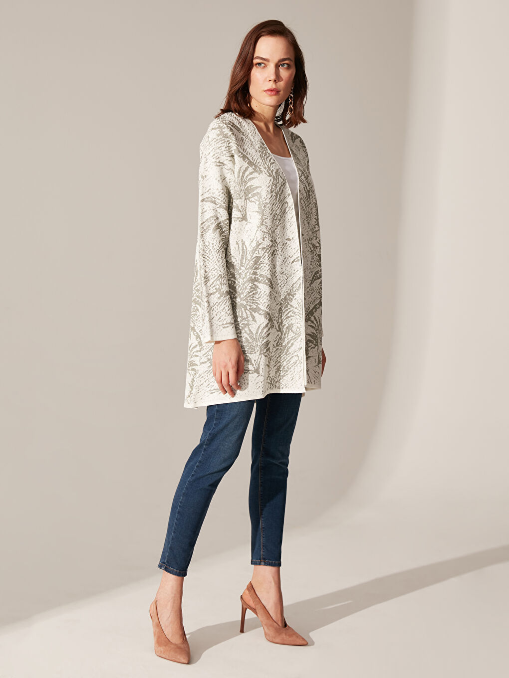 Ekru V Yaka Uzun Kollu Kadın Hırka-3