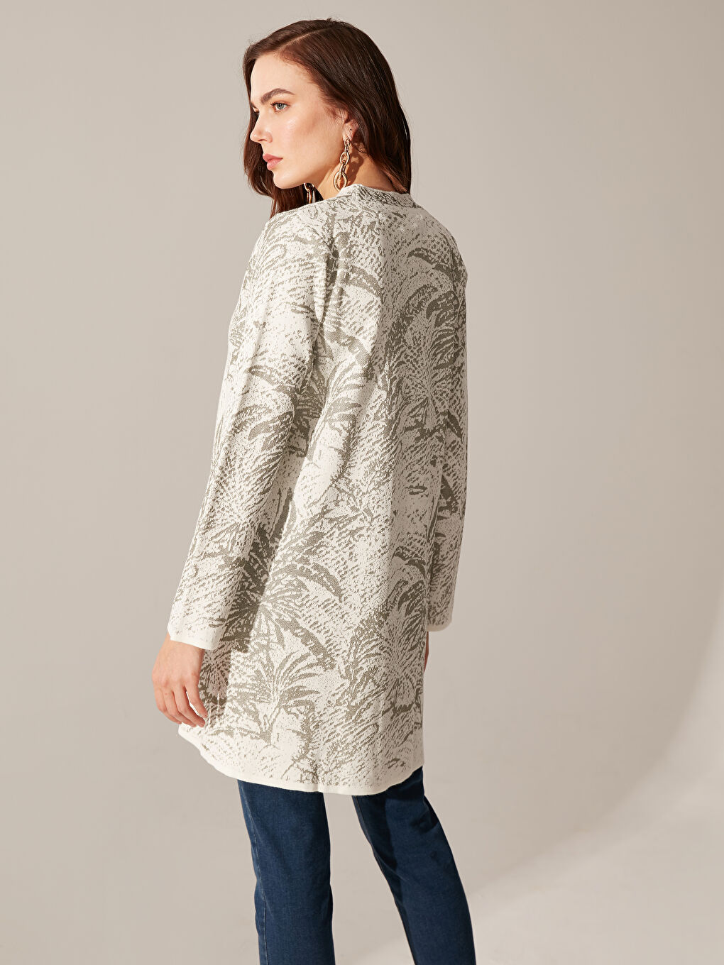 Ekru V Yaka Uzun Kollu Kadın Hırka-4