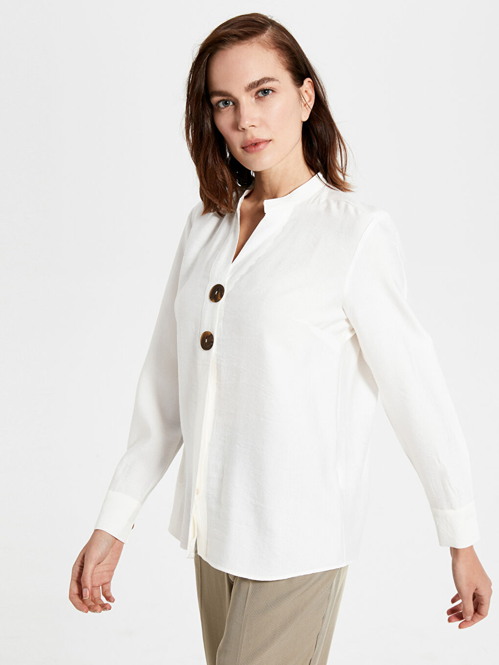 Ekru Düğme Detaylı Uzun Kollu Kadın Viskon Bluz-1