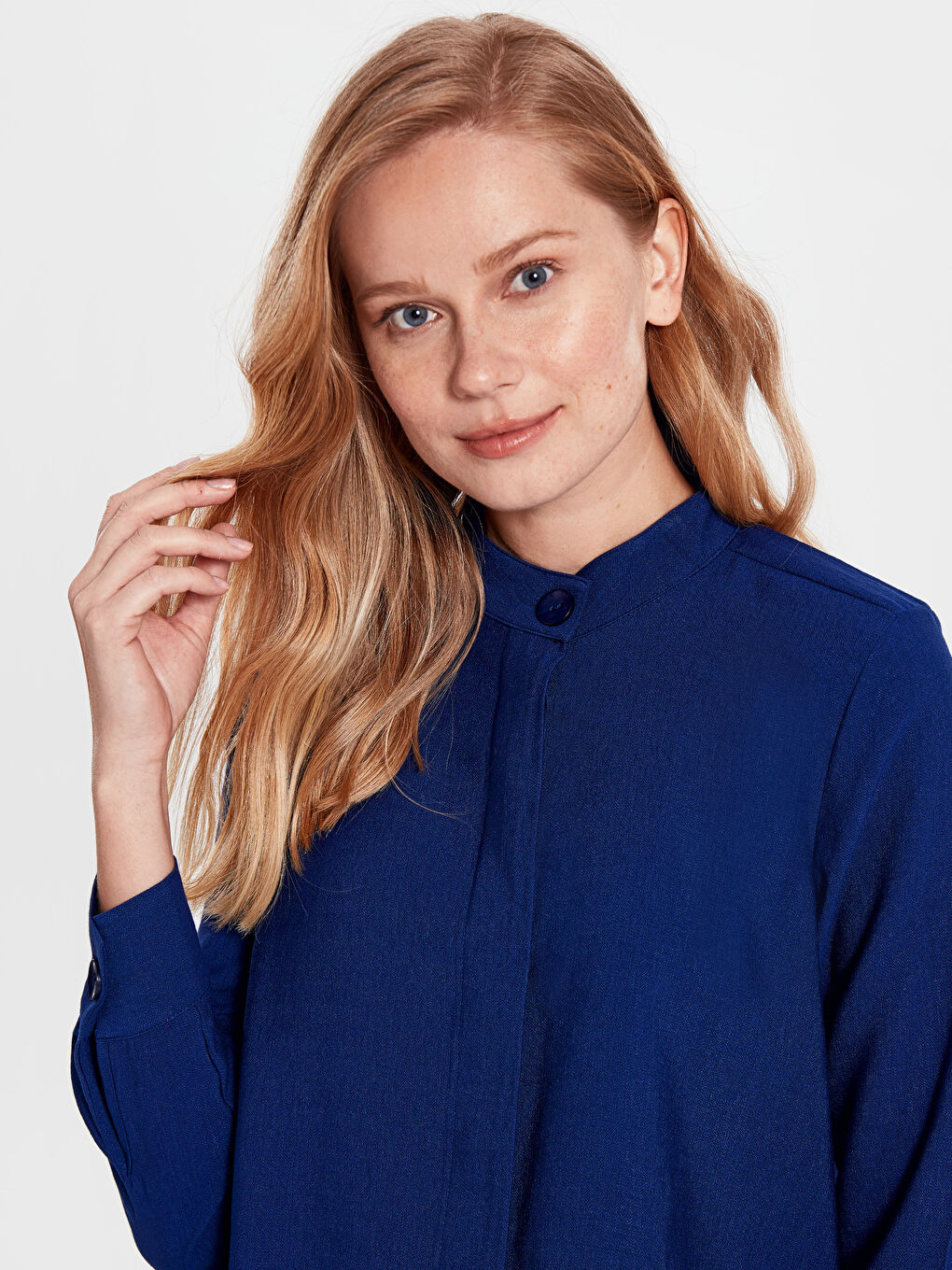 قميص نسائي مستقيم بأزرار وياقة الجد كم طويل من الفيسكوز-2