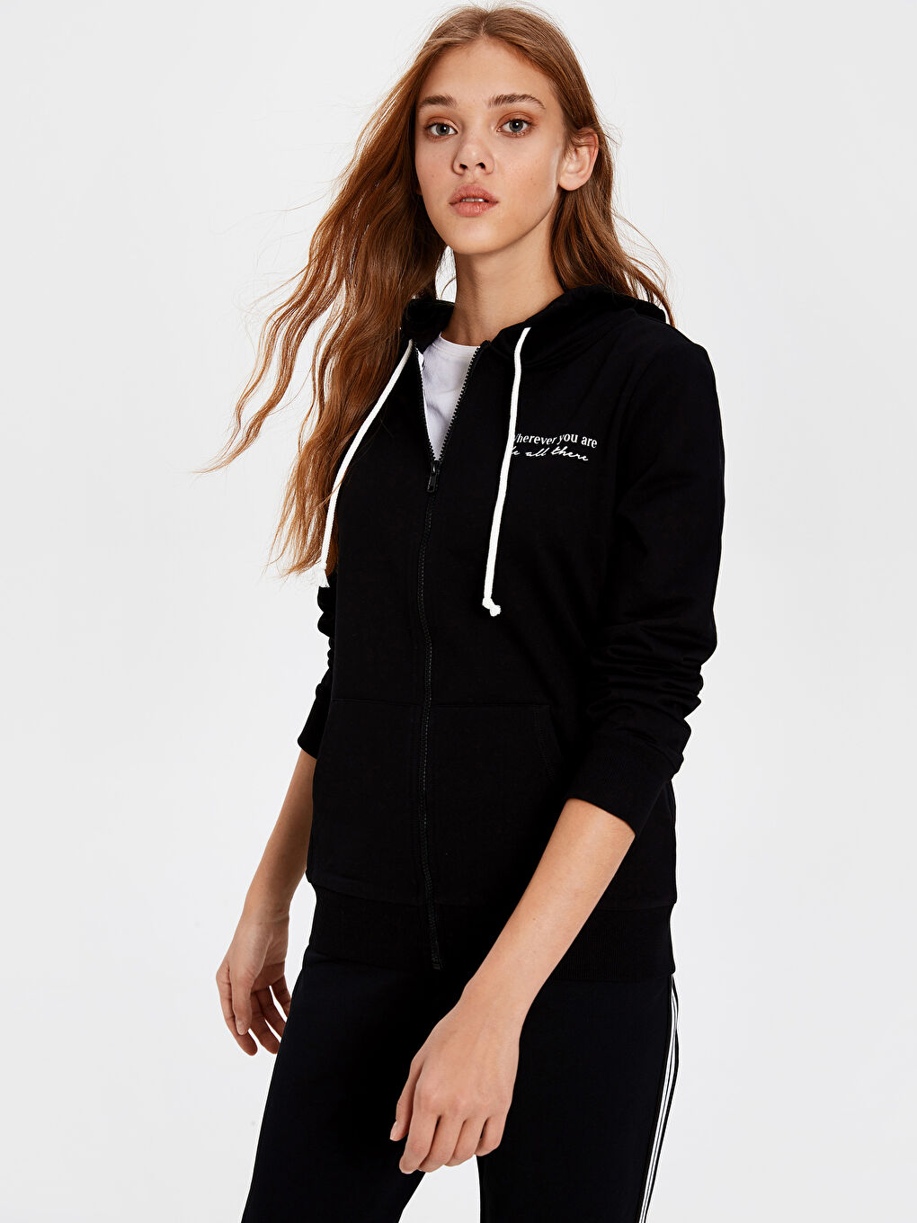 Siyah Kapüşonlu Baskılı Uzun Kollu Kadın Spor Hırka