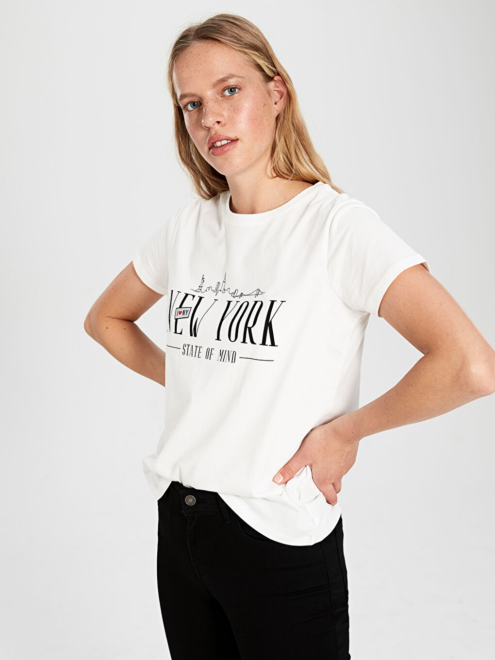 Ekru Bisiklet Yaka Kısa Kollu Kadın Tişört