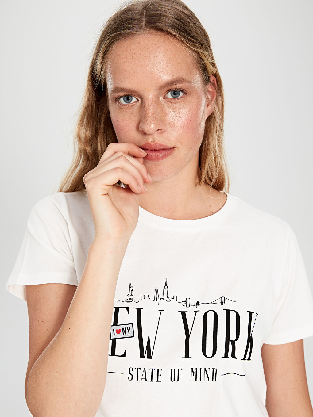 Ekru Bisiklet Yaka Kısa Kollu Kadın Tişört-3