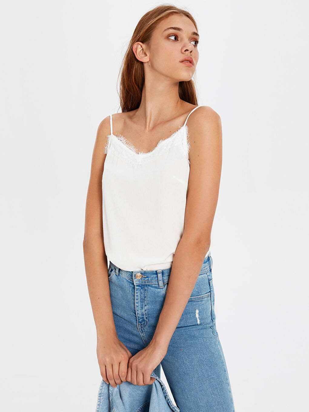 Beyaz Standart Fit Askılı Kadın Bluz