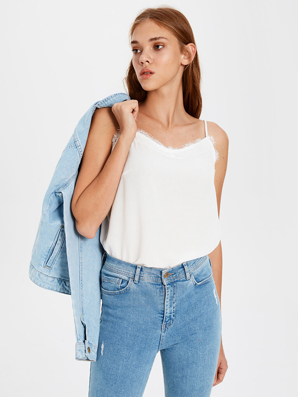 Beyaz Standart Fit Askılı Kadın Bluz-1