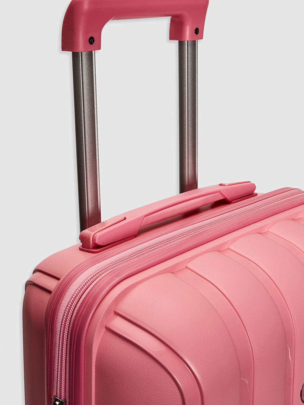 حقيبة سفر متوسطة الحجم للسيدات بتفاصيل قفل-3