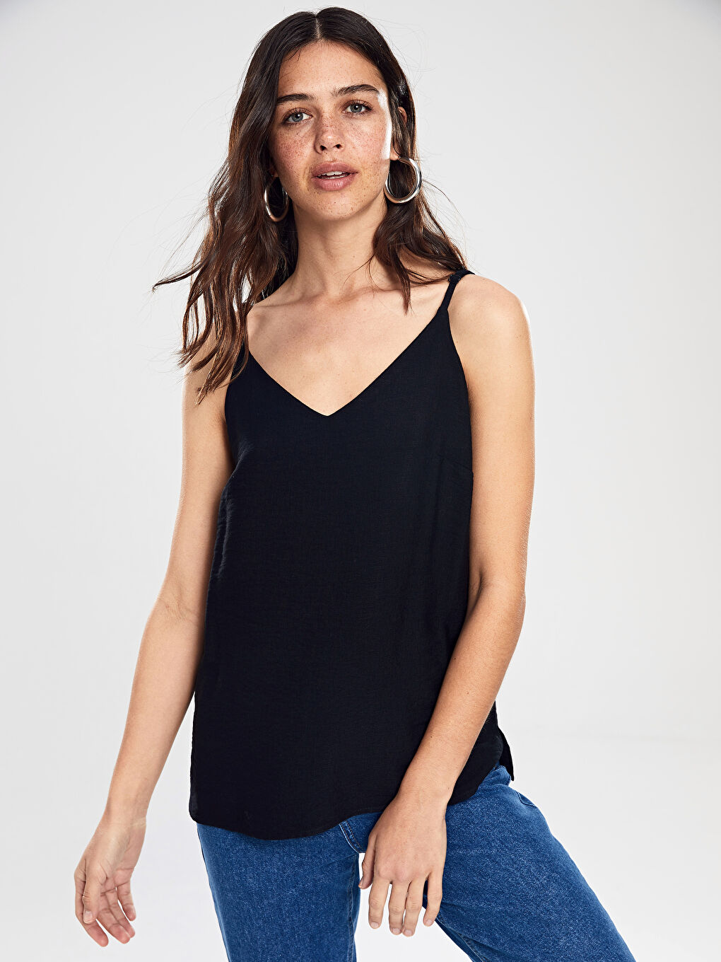 Siyah V Yaka Düz Askılı Kadın Bluz-1