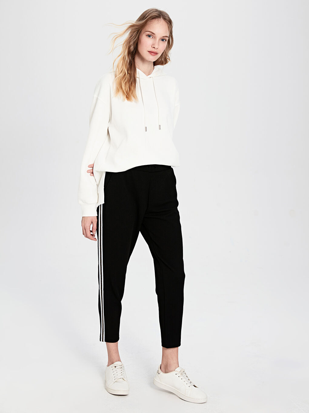 Siyah Rahat Kalıp Kadın Pantolon-3