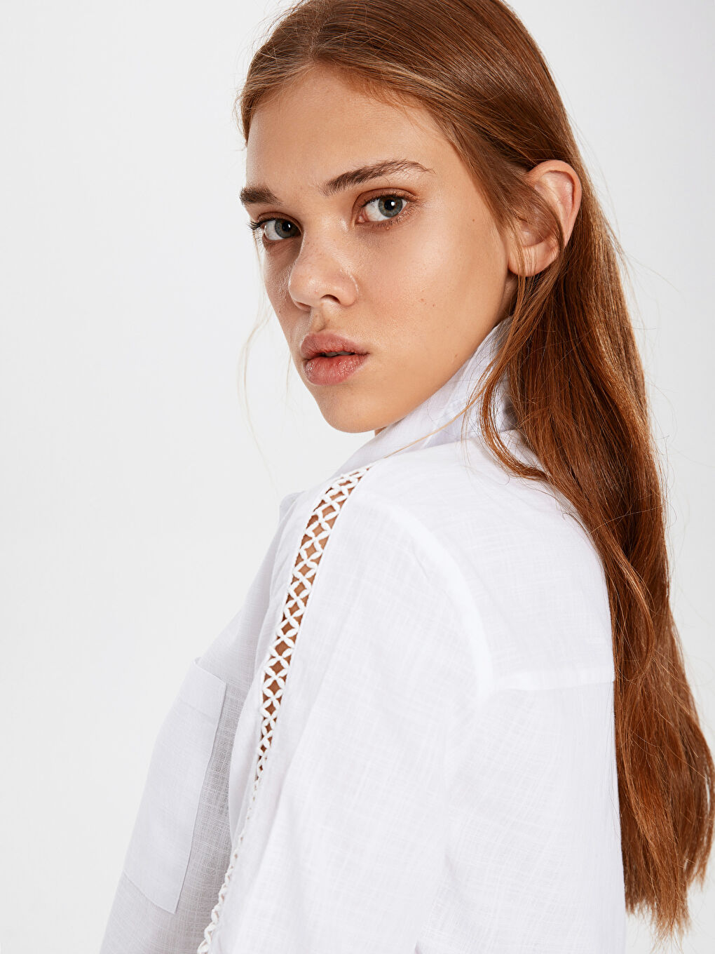 Beyaz Rahat Kalıp Uzun Kollu Poplin Kadın Gömlek-1