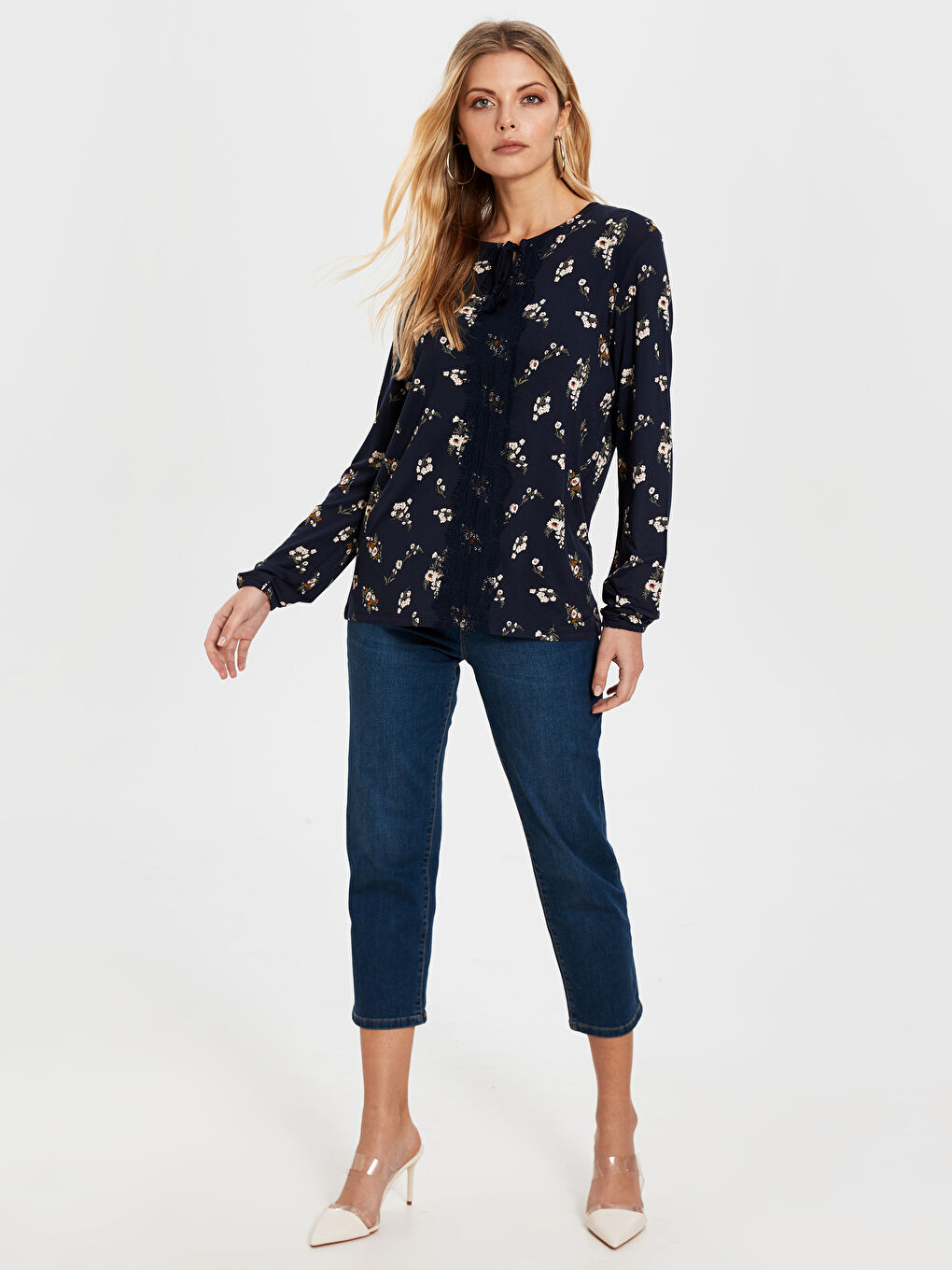 T-shirt Pour Femmes À Col Lavallière Et Manches Longues-1