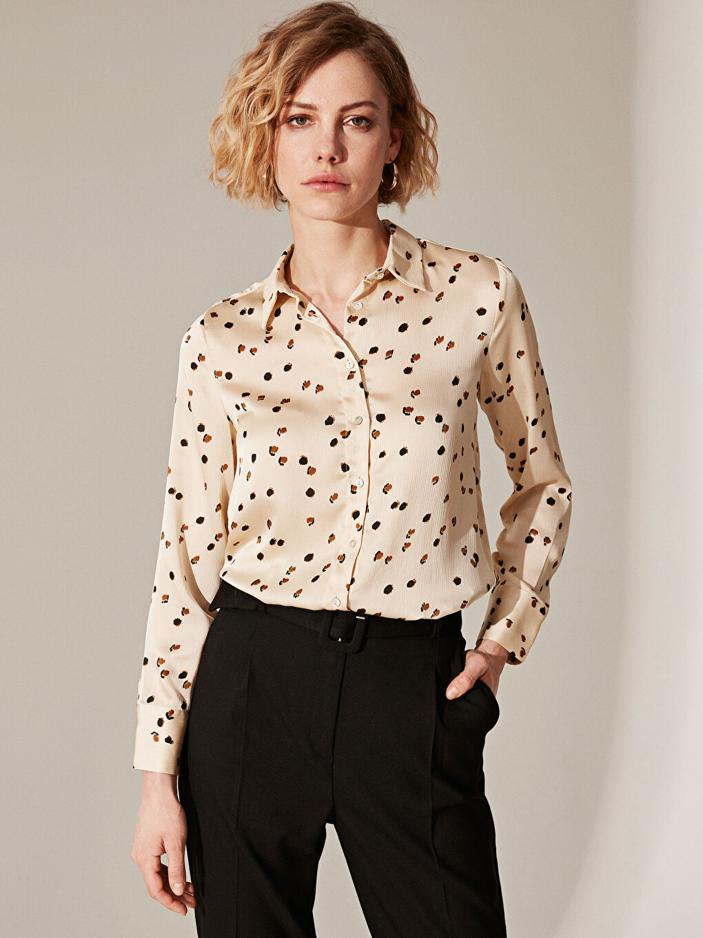 Ekru Gömlek Yaka Standart Fit Uzun Kollu Kadın Gömlek