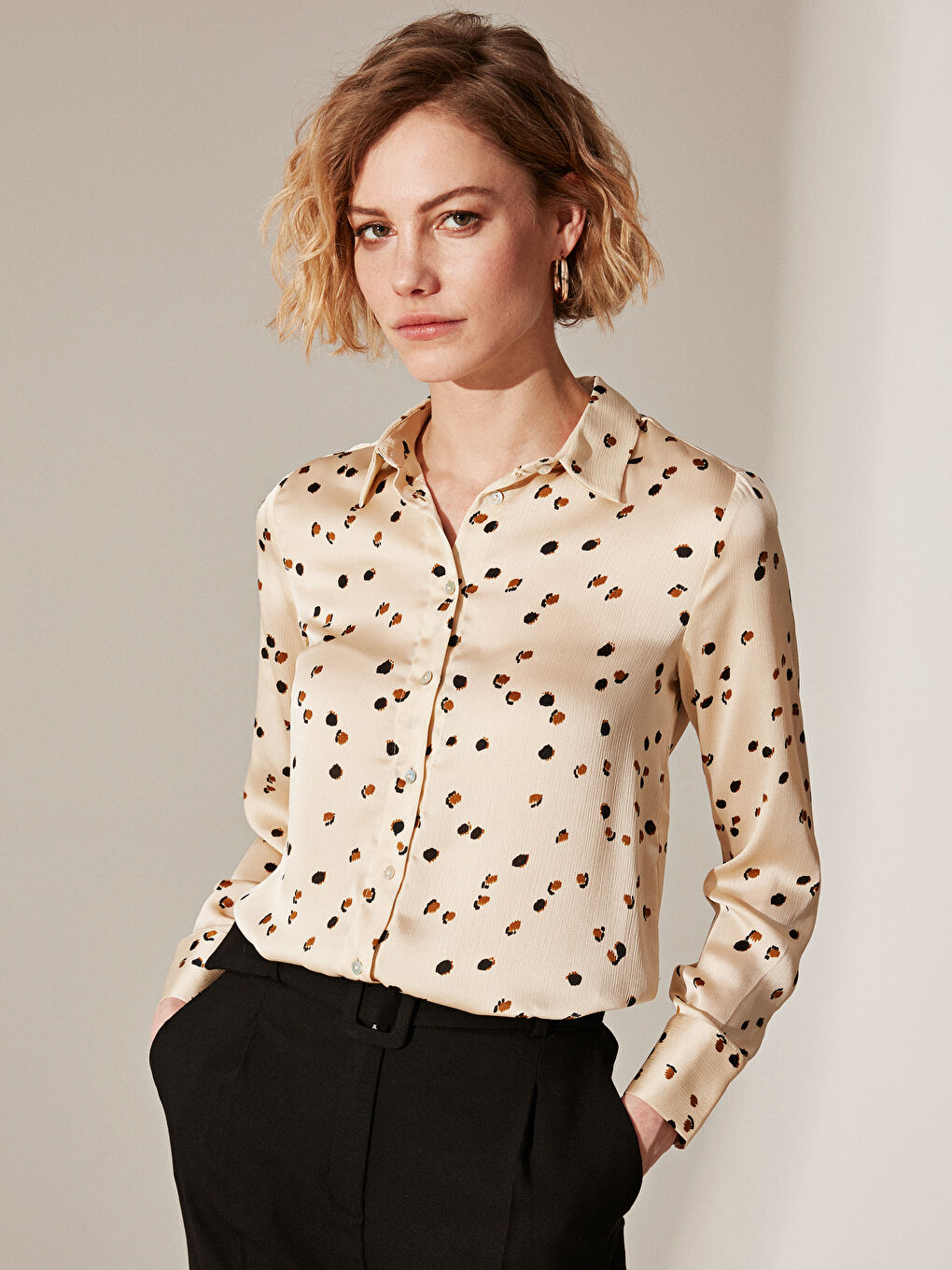 Ekru Gömlek Yaka Standart Fit Uzun Kollu Kadın Gömlek-1