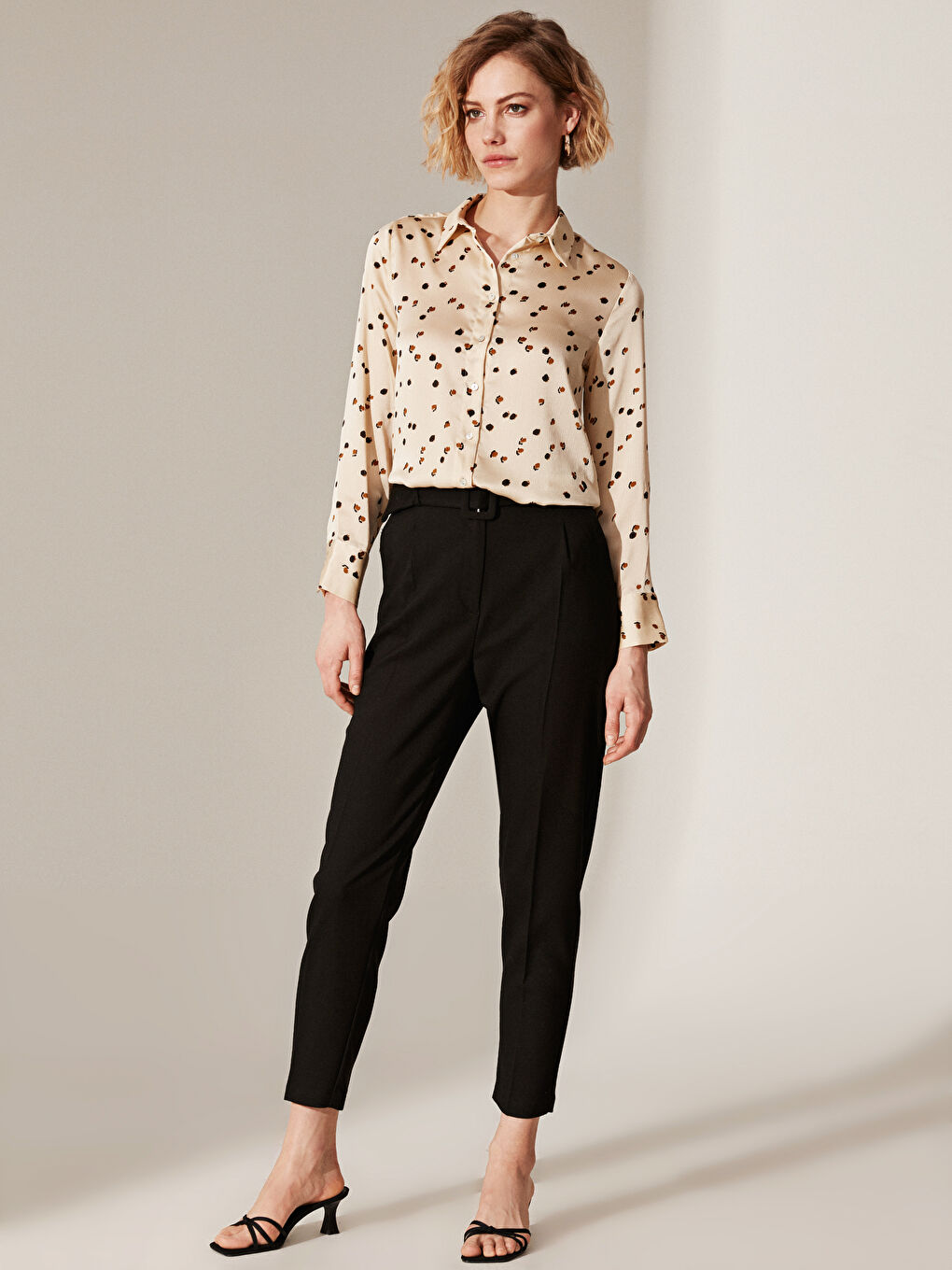 Ekru Gömlek Yaka Standart Fit Uzun Kollu Kadın Gömlek-2