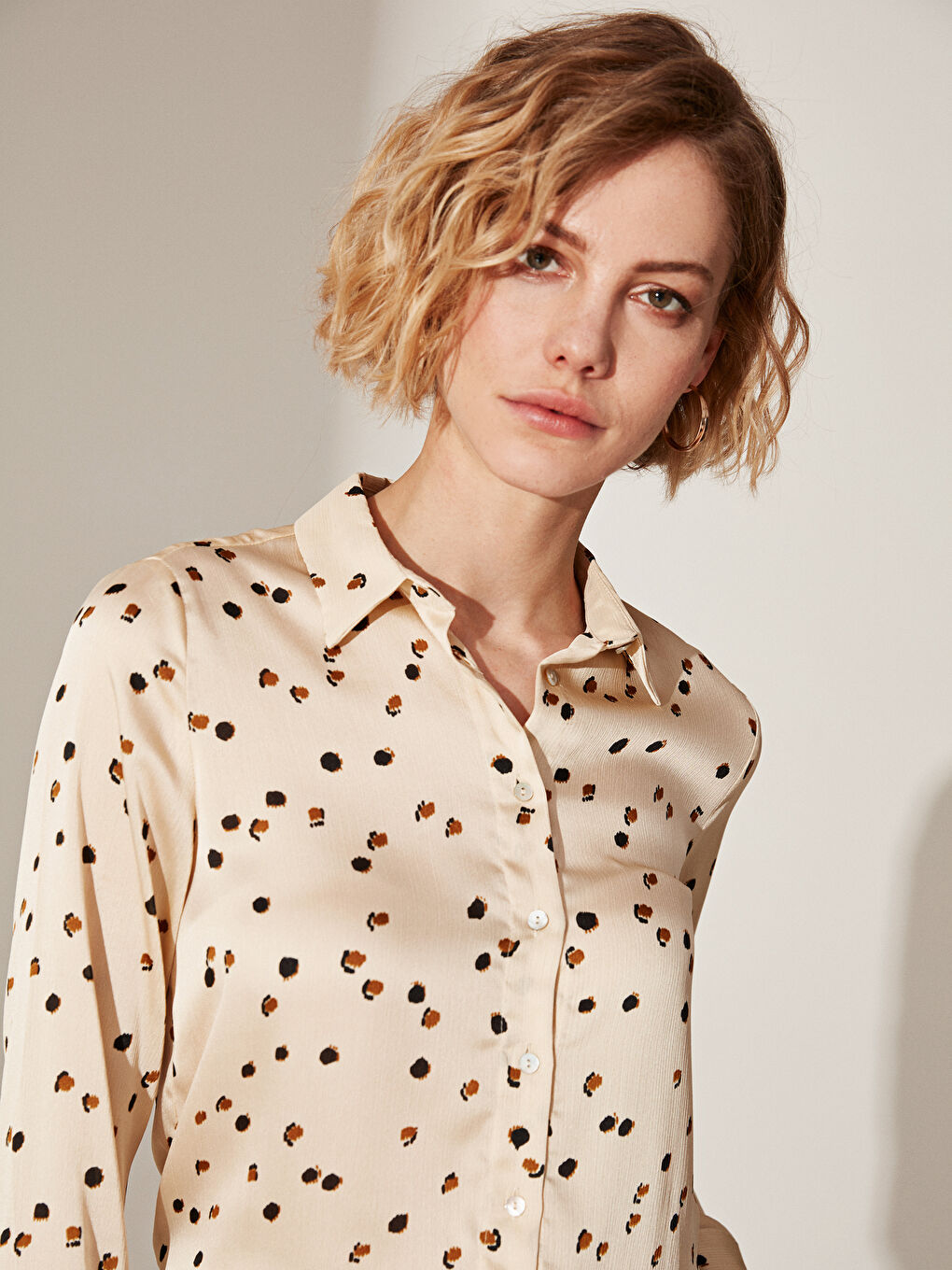 Ekru Gömlek Yaka Standart Fit Uzun Kollu Kadın Gömlek-4