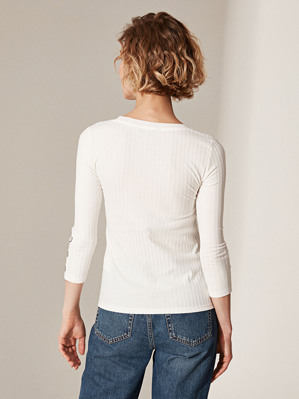 Ekru U Yaka Kadın Tişört-3