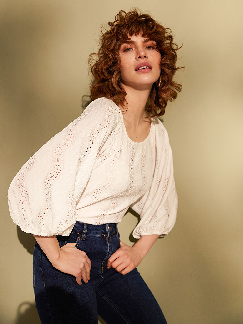 Ekru Kayık Yaka Dantel Kadın Tişört