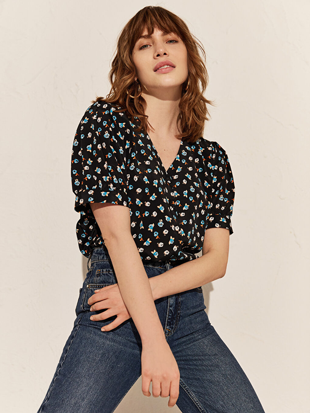 Blouse Pour Femmes À Encolure En V Et Coupe Standard-1