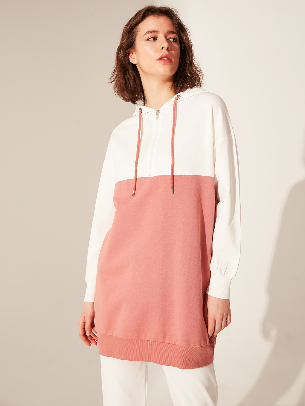 Pembe Renk Bloklu Kapüşonlu Oversize Sweatshirt