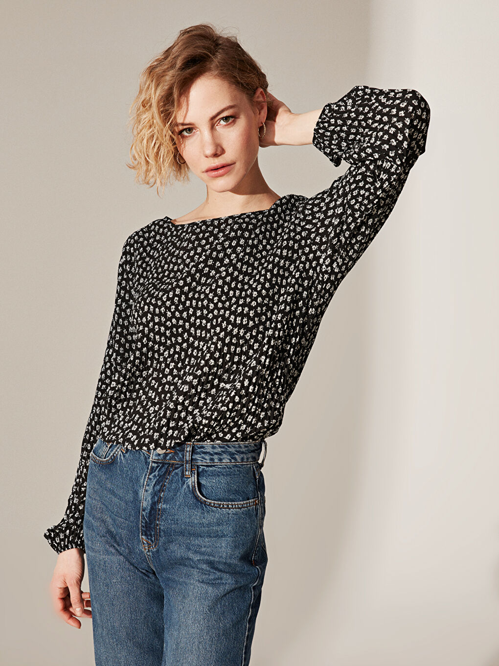 Siyah Kayık Yaka Standart Fit Uzun Kollu Krep Kadın Bluz-1