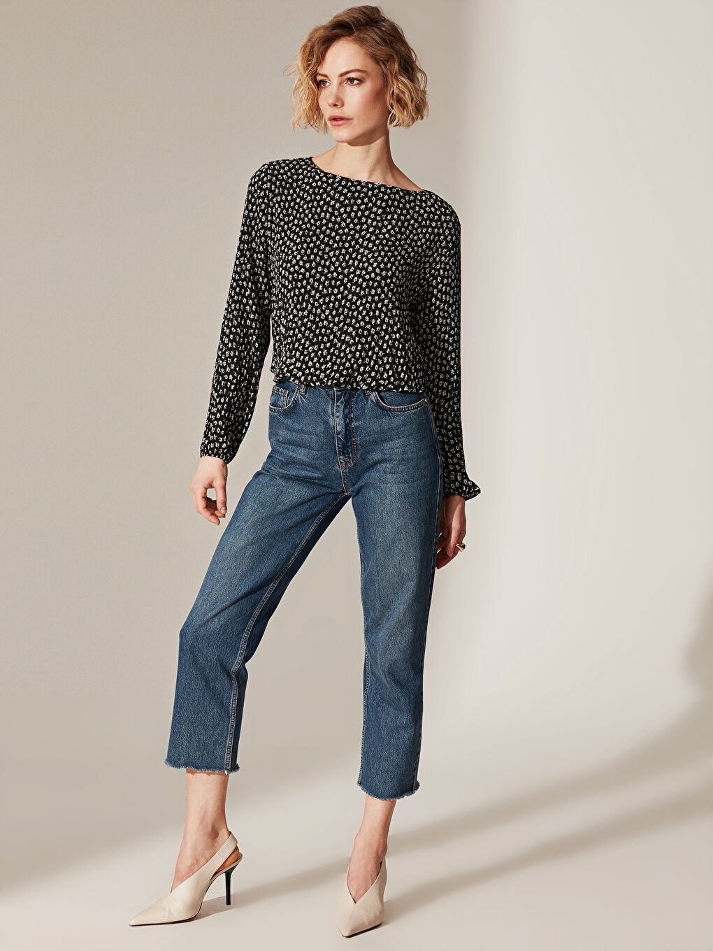 Siyah Kayık Yaka Standart Fit Uzun Kollu Krep Kadın Bluz-3