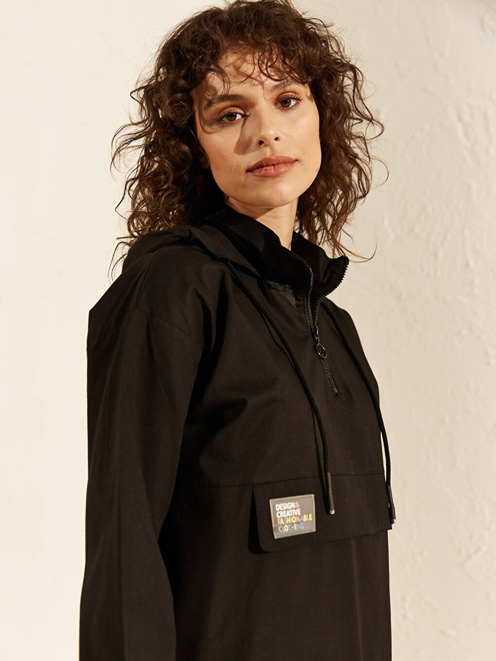 Siyah Kapüşonlu Baskılı Uzun Kollu Kadın Tunik-1