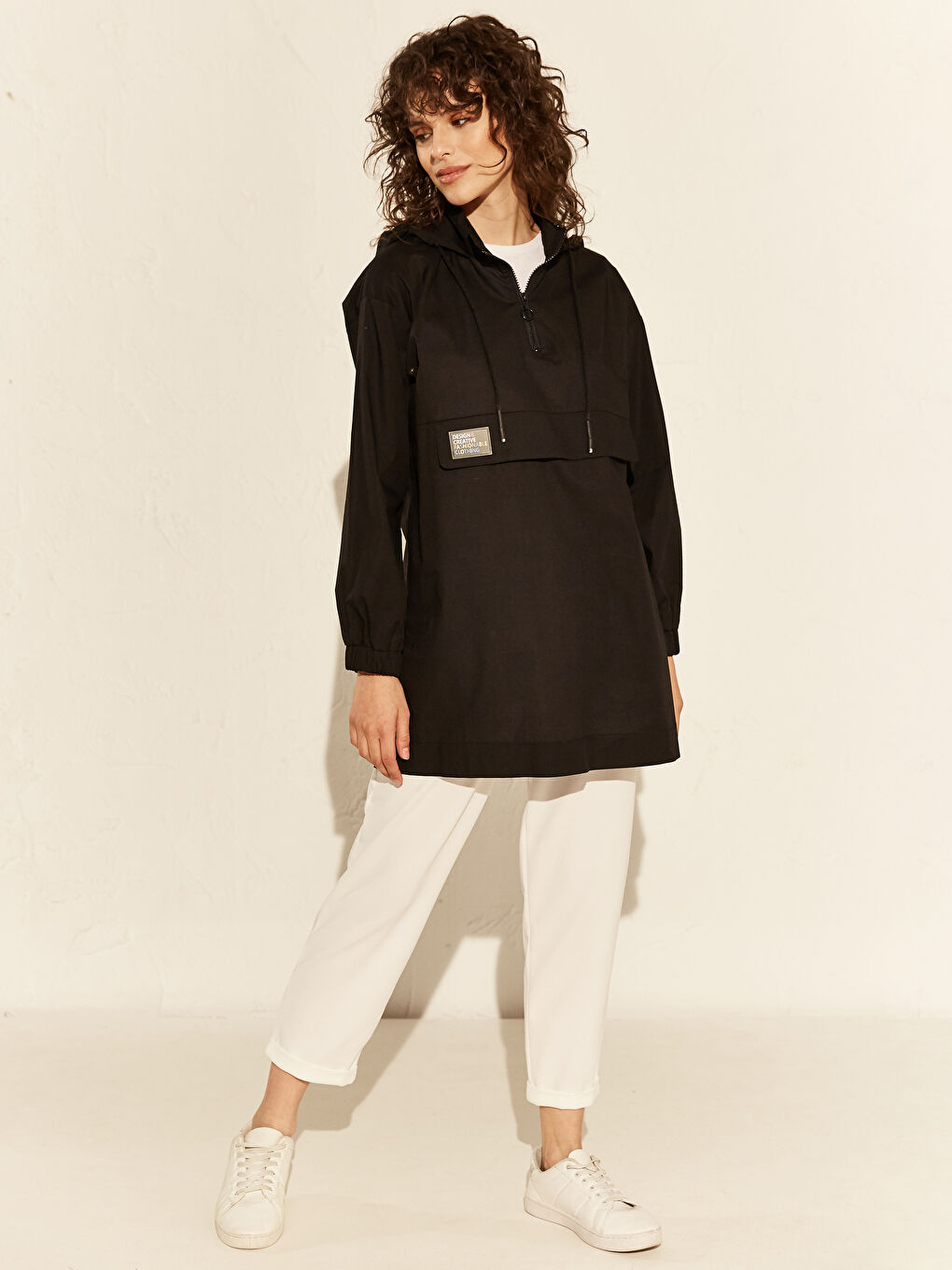 Siyah Kapüşonlu Baskılı Uzun Kollu Kadın Tunik-2