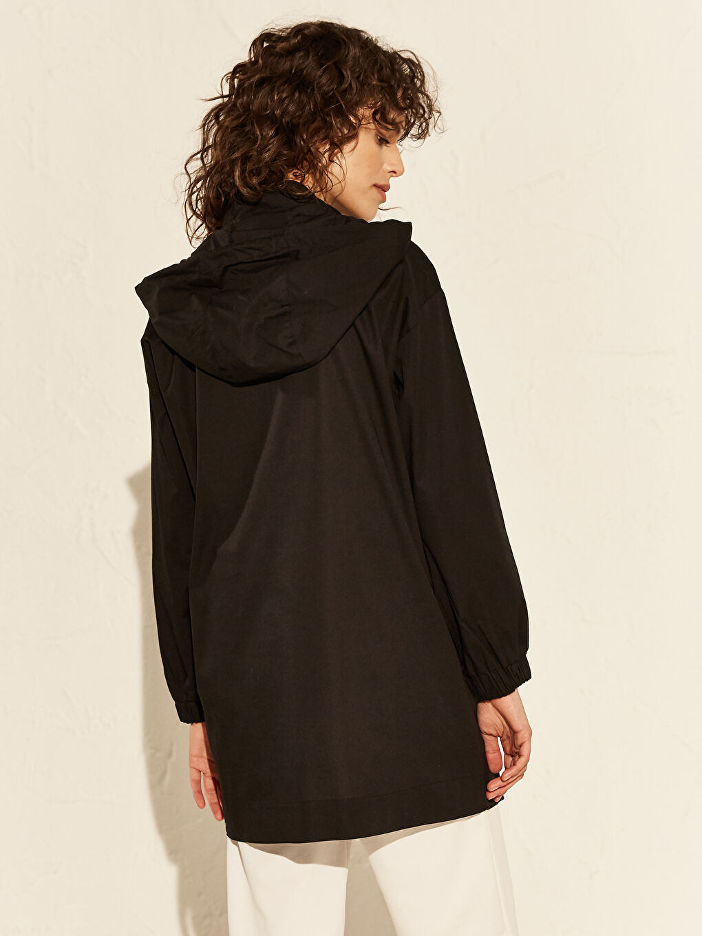 Siyah Kapüşonlu Baskılı Uzun Kollu Kadın Tunik-3