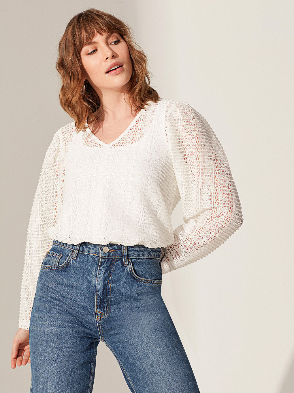 Ekru V Yaka Uzun Kollu Dantel Kadın Dantel Detaylı Bluz-1