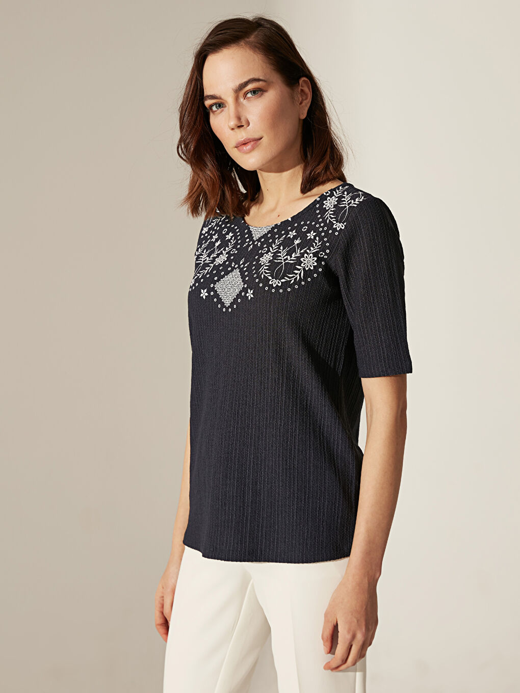 Lacivert Bisiklet Yaka Kısa Kollu Kadın Tişört